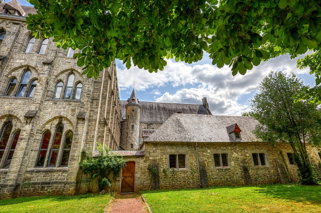 HDR Abbaye de Maredsous kerk eglise church kerkfotografie religie religion bedevaart rooms katholiek kathedraal pelgrimage saint cathedrale klooster basiliek basilique